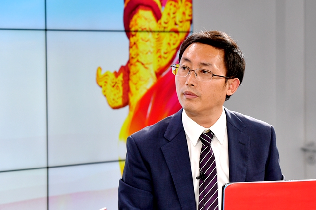 繼往是為了開來，那么開什么來？我們的未來是什么？我們現(xiàn)在站在什么歷史方位上？往哪里去走？