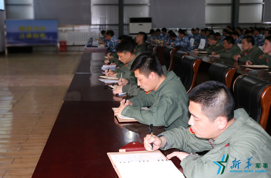↑資料圖片：張超參加戰(zhàn)斗機團《改革強軍主題教育》授課現場。