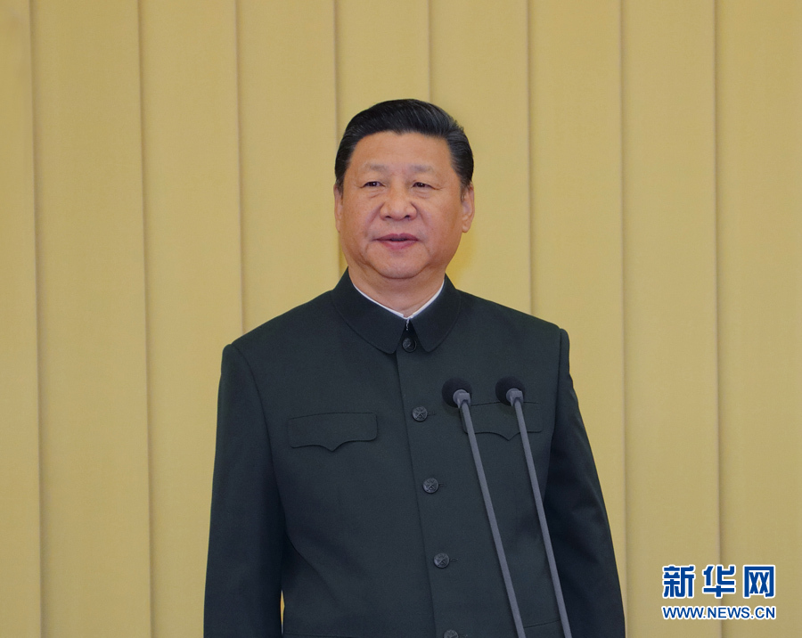 4月18日，中共中央總書記、國(guó)家主席、中央軍委主席習(xí)近平接見(jiàn)新調(diào)整組建軍級(jí)單位主官，并對(duì)各單位發(fā)布訓(xùn)令。這是習(xí)近平在發(fā)布訓(xùn)令。新華社記者 李剛 攝