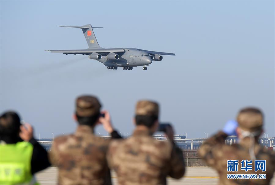 （聚焦疫情防控·圖文互動）（2）空軍第四次向武漢大規(guī)?？者\醫(yī)療隊員和物資