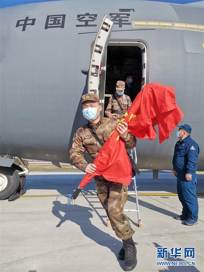 （聚焦疫情防控·圖文互動）（5）空軍第四次向武漢大規(guī)?？者\醫(yī)療隊員和物資