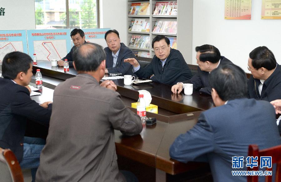 這是5月9日，張德江到湖州市妙西鎮調研，與基層人大代表座談。新華社記者 馬占成 攝 