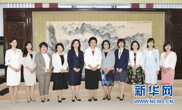 　　7月12日，國務(wù)院副總理劉延?xùn)|在北京會見以日本自民黨前總務(wù)會長野田圣子為首的日本執(zhí)政黨女國會議員代表團一行。 新華社記者 高潔 攝