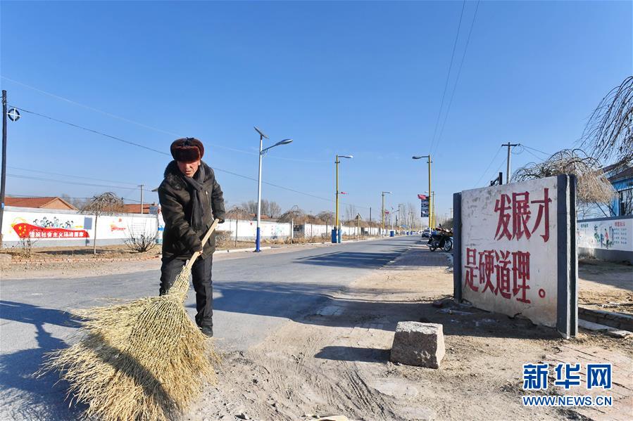 （新華全媒頭條·新時代新氣象新作為·圖文互動）（1）抬腳踏上水泥路，出門坐上公交車——我國竭力破除農村交通“最后一公里”瓶頸