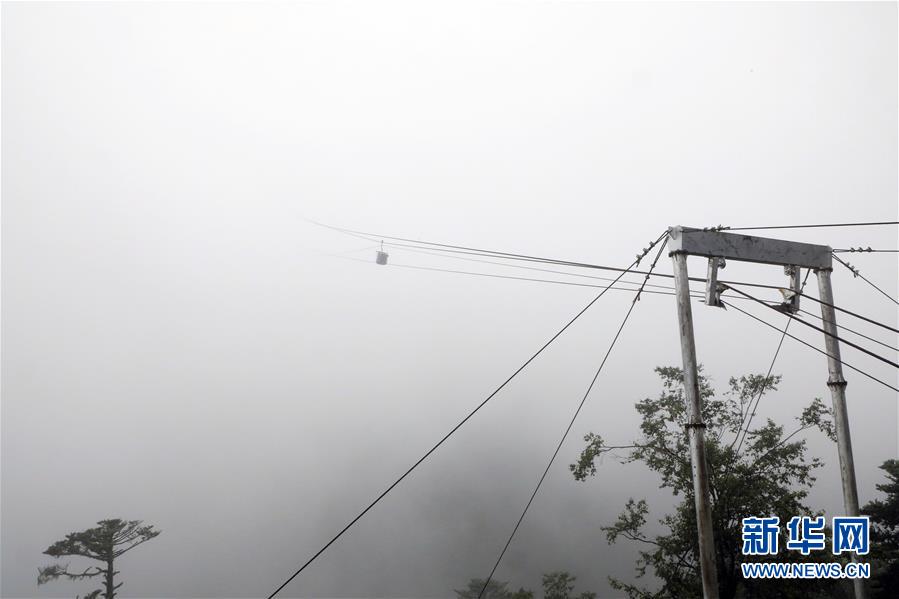 （圖文互動）（8）特寫：“八一”禮物，飛向云端哨所