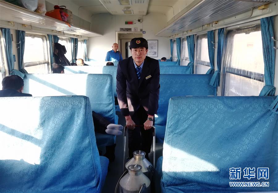 （新春走基層·圖文互動）（1）變的是時間，不變的是溫情——開往小興安嶺深處的幸福“慢火車”