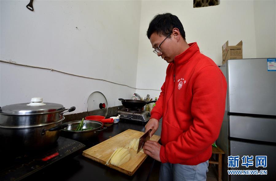 （愛國情 奮斗者·圖文互動）（4） “解民生之多艱，育天下之英才”——中國農(nóng)大師生扎根田野書寫奉獻(xiàn)之歌
