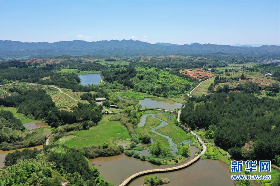 (壯麗70年·奮斗新時代·圖文互動）（2）福建長?。簱Q顏“山光水濁” 永駐綠水青山