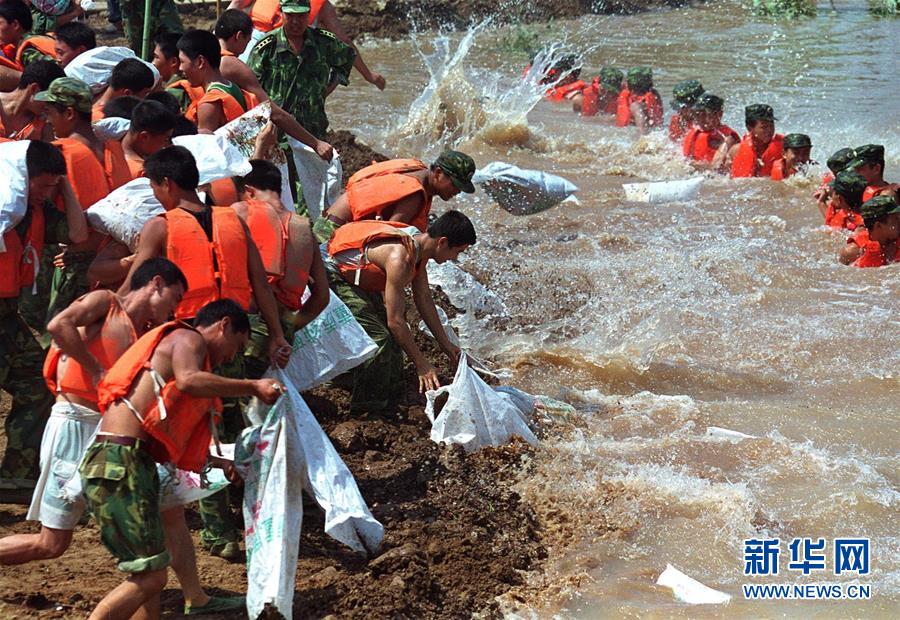 （圖文互動）（3）為了“中國號”巨輪揚帆遠航——中國共產黨領導下的人民軍隊忠于祖國、服務人民啟示錄