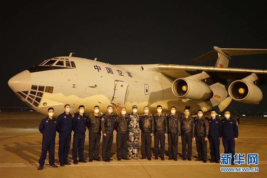 （新型肺炎疫情防控·圖文互動）（2）除夕夜，他們這樣出征——空軍軍醫(yī)大學醫(yī)療隊出征武漢疫區(qū)見聞