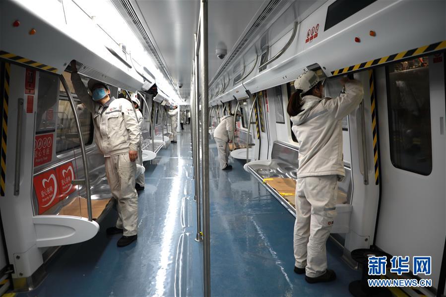 （圖文互動）（3）吃粉擼串，商圈“打卡”，動車出廠——湖南“標簽”復蘇記