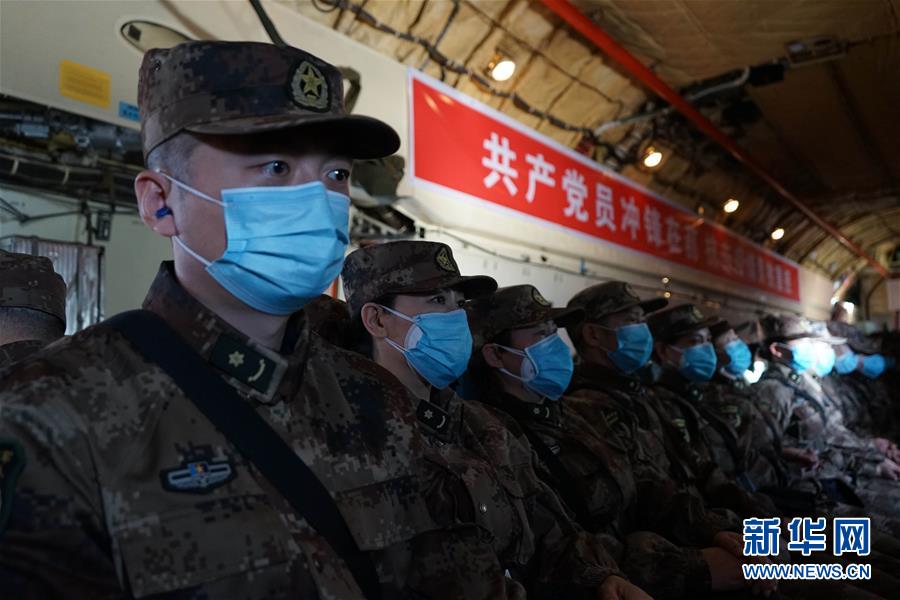（一線抗疫群英譜·圖文互動）（4）起飛，在人民最需要的時刻——中部戰(zhàn)區(qū)空軍航空兵某團(tuán)支援湖北抗“疫”空運(yùn)記事