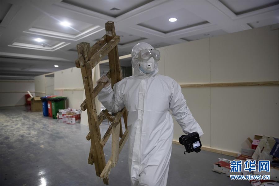（一線抗疫群英譜·特稿·圖文互動）（5）不畏艱險，深入一線——“武漢保衛戰”一線新聞工作者素描
