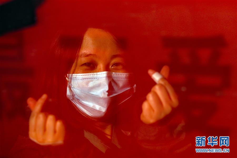 （新華全媒頭條·圖文互動）（5）最美逆行者，武漢永遠記得你！——首批援鄂醫療隊返程紀實