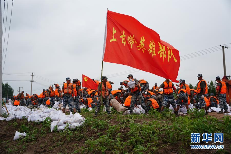 （防汛抗洪·圖文互動）（4）洪水不退，子弟兵誓死不退——解放軍和武警部隊(duì)官兵參與洪澇災(zāi)害搶險救援記事