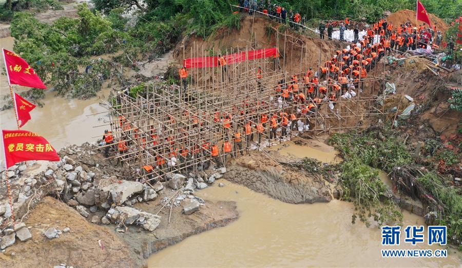（防汛抗洪·圖文互動）（10）洪水不退，子弟兵誓死不退——解放軍和武警部隊(duì)官兵參與洪澇災(zāi)害搶險救援記事
