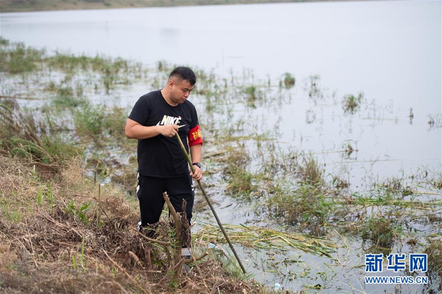 （防汛抗洪·圖文互動）（2）在大堤上成長，為人民守護——洪水中的青年“生力軍”
