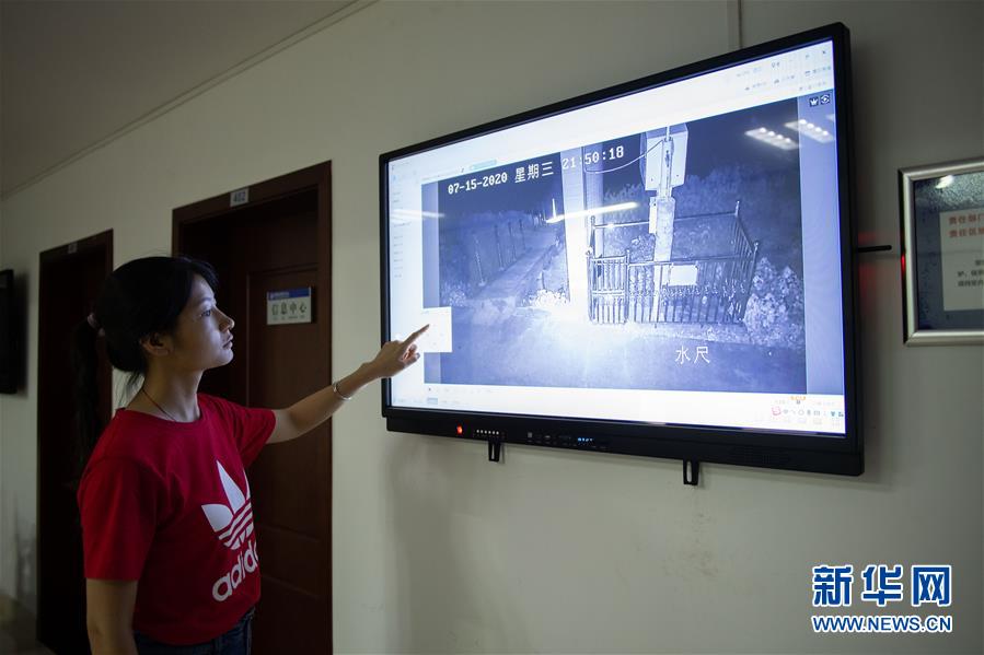 （防汛抗洪·圖文互動）（5）在大堤上成長，為人民守護——洪水中的青年“生力軍”