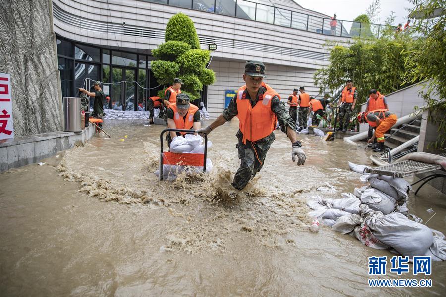 （防汛抗洪·圖文互動）（4）筑起防大汛的堅強防線——重慶防御長江、嘉陵江過境洪峰現場記錄