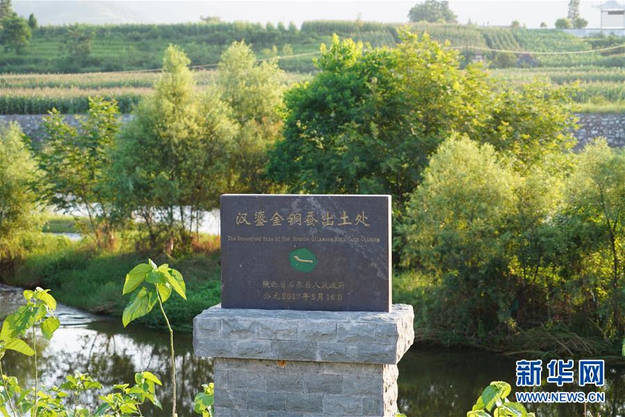 （走向我們的小康生活·圖文互動(dòng)）（5）綠了青山，紅了日子——秦巴山區(qū)群眾繪出小康“調(diào)色板”