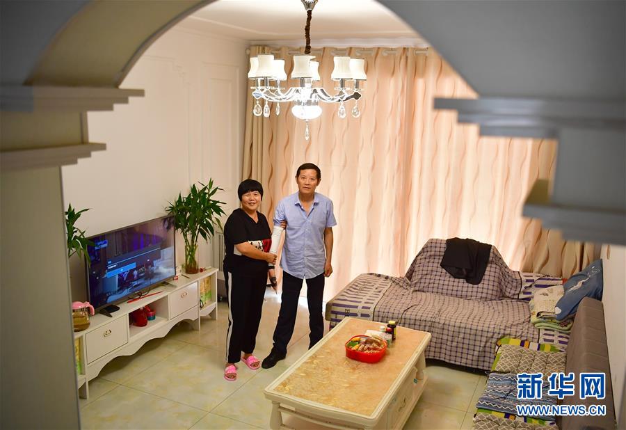 （走向我們的小康生活·圖文互動）（2）“樓上過日子，樓下賺票子”——來自陜西安康的易地扶貧搬遷一線觀察
