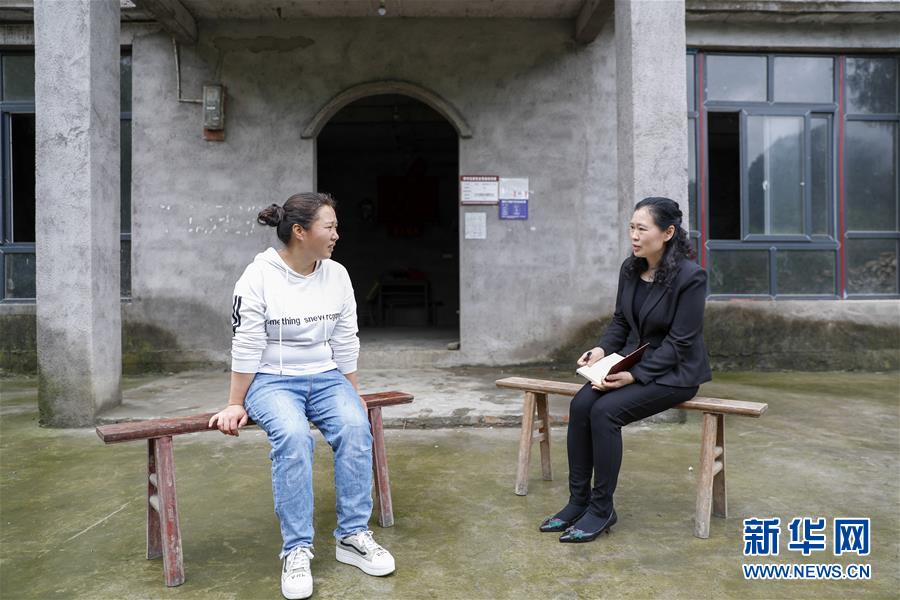（兩會(huì)人物·圖文互動(dòng)）（4）帶娃、賺錢兩不誤——一位農(nóng)民工代表眼中的脫貧新工作