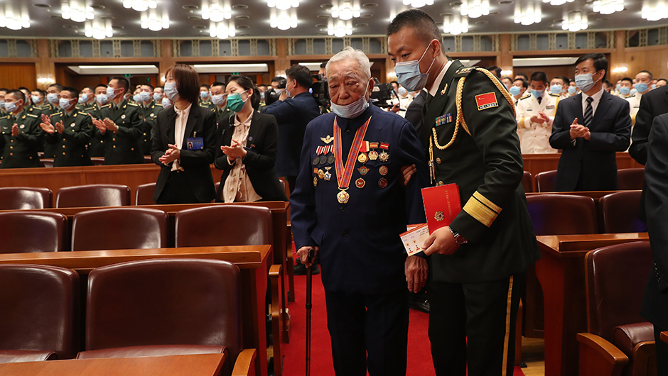 志愿軍老戰士、老同志入場