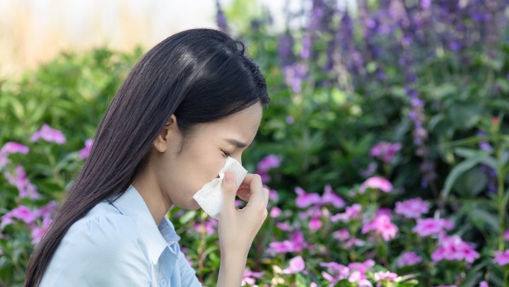 不養(yǎng)花、不碰花，為什么還會(huì)花粉過(guò)敏