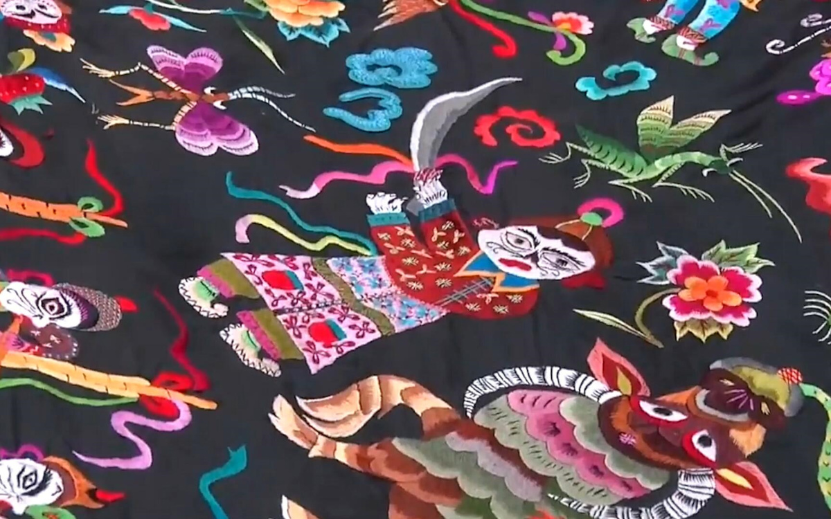 苗繡繡品慢慢得到市場認可，回鄉的繡娘逐漸多了起來