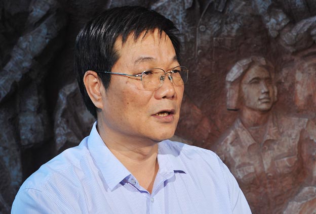 我們把黨的政治優(yōu)勢和現(xiàn)代企業(yè)制度優(yōu)勢結(jié)合起來，建立完善決策、執(zhí)行、監(jiān)督三個(gè)體系。