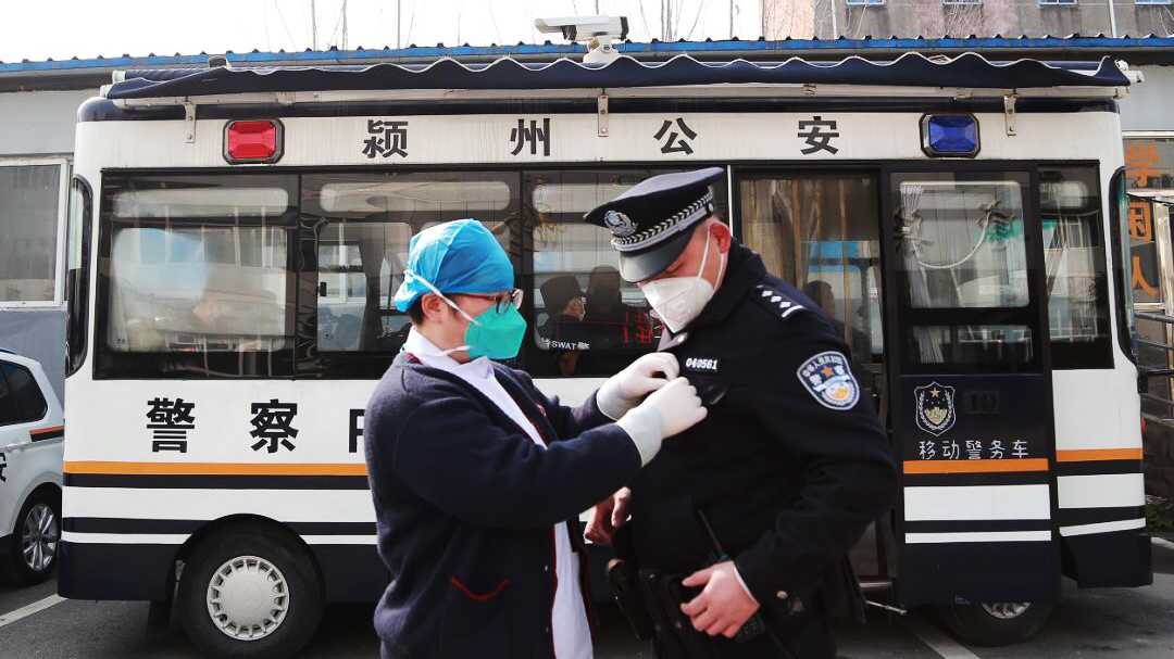 警察魏云龍：咫尺之間，各自奮戰