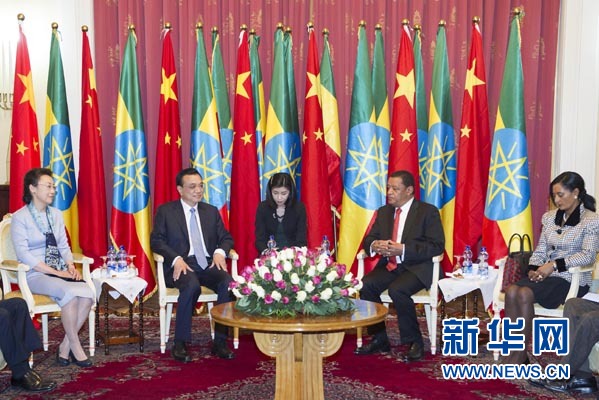 李克強總理夫人程虹、穆拉圖總統夫人梅阿扎參加會見。新華社記者王曄攝