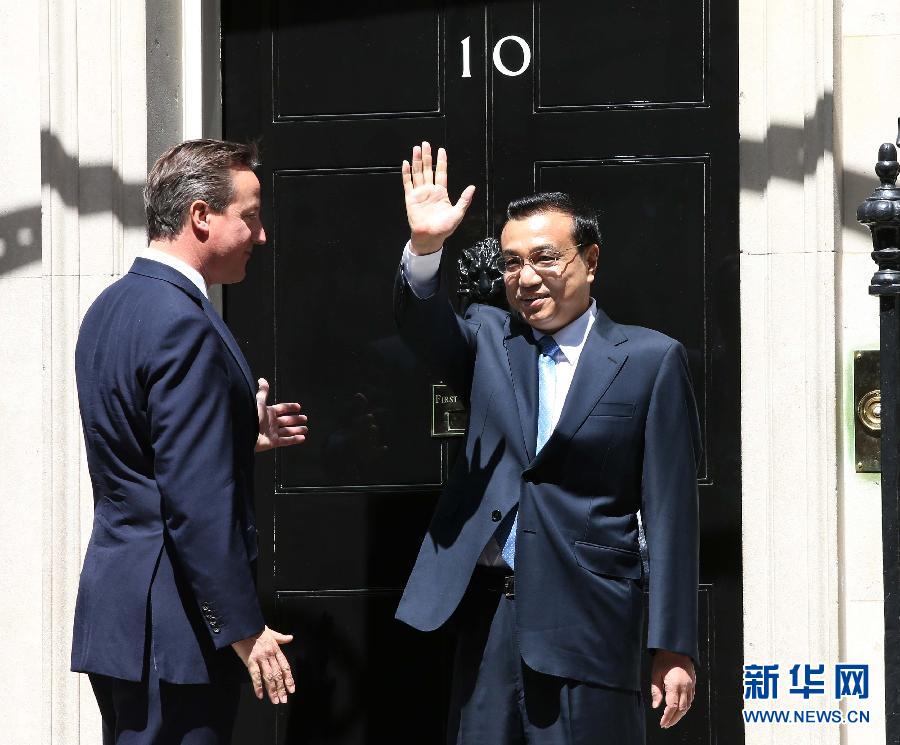 6月17日，中國國務(wù)院總理李克強在倫敦唐寧街10號首相府同英國首相卡梅倫舉行中英總理年度會晤。新華社記者 龐興雷 攝