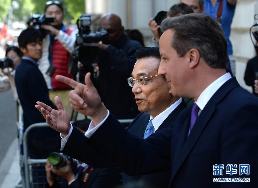 6月17日，中國國務(wù)院總理李克強在倫敦唐寧街10號首相府同英國首相卡梅倫舉行中英總理年度會晤。新華社記者 李濤 攝