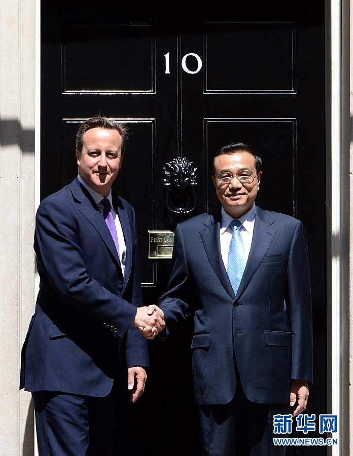 6月17日，國務(wù)院總理李克強在倫敦唐寧街10號首相府同英國首相卡梅倫舉行中英總理年度會晤。新華社記者 李濤 攝