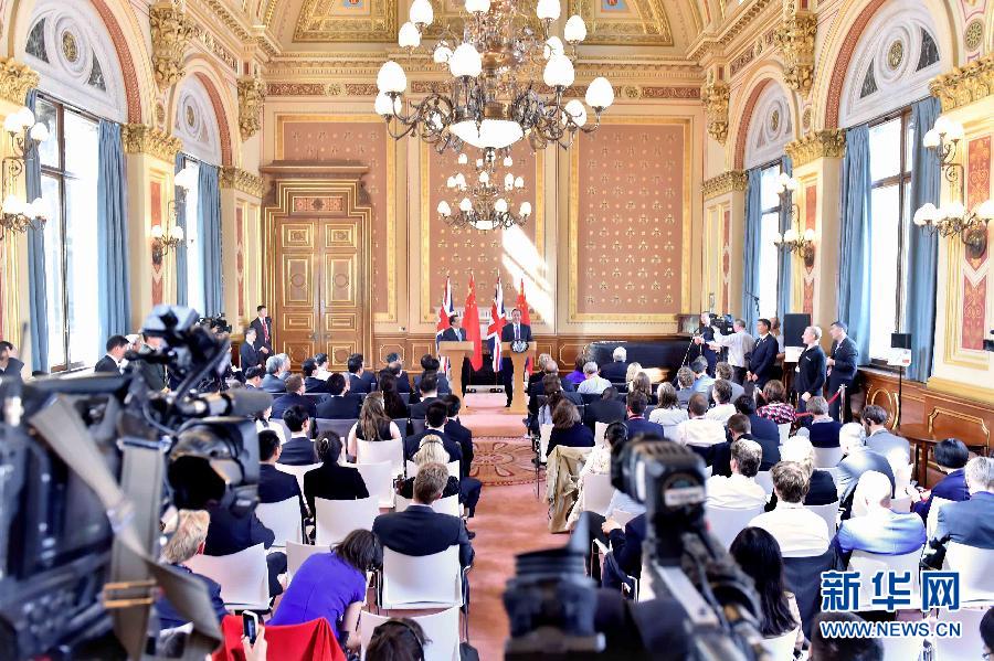 6月17日，中國國務院總理李克強同英國首相卡梅倫在倫敦舉行中英總理年度會晤后共同會見記者。新華社記者 李濤 攝