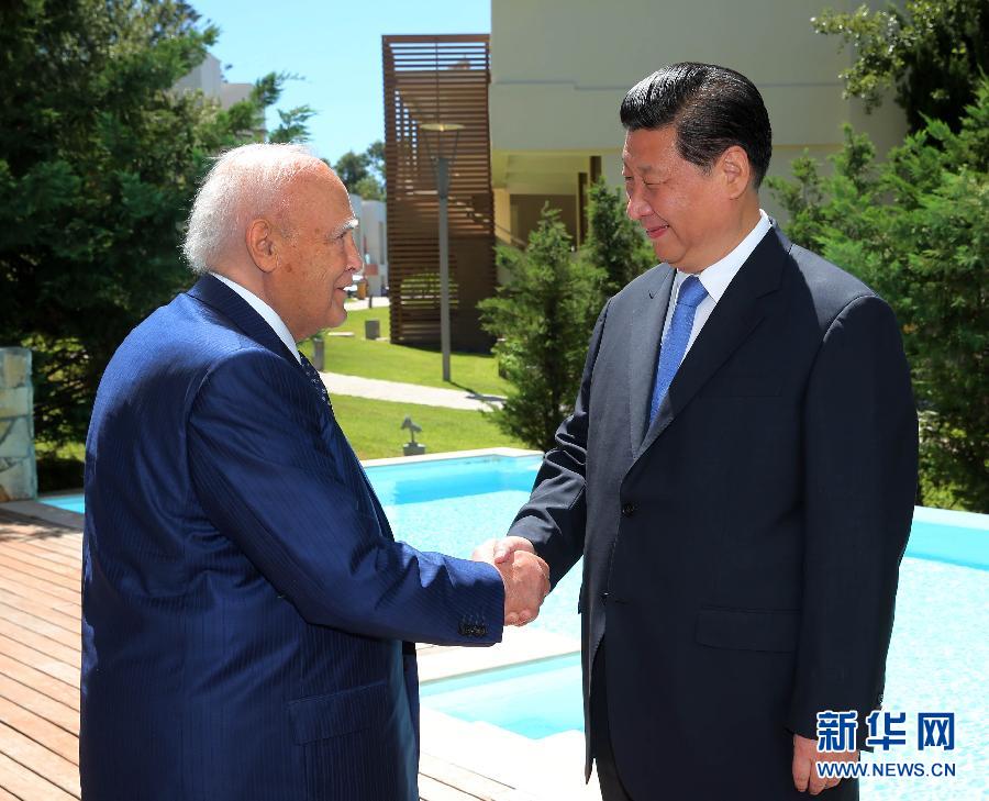 7月13日，中國國家主席習近平在希臘羅德島會見希臘總統(tǒng)帕普利亞斯。 新華社記者 蘭紅光 攝