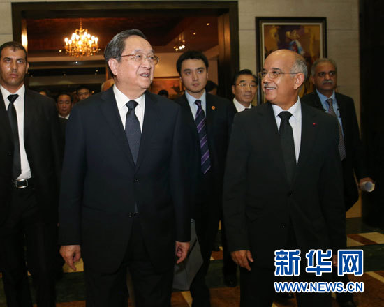 11月3日，全國政協(xié)主席俞正聲在拉巴特與摩洛哥參議長比亞迪拉進行會談。 新華社記者 劉衛(wèi)兵 攝