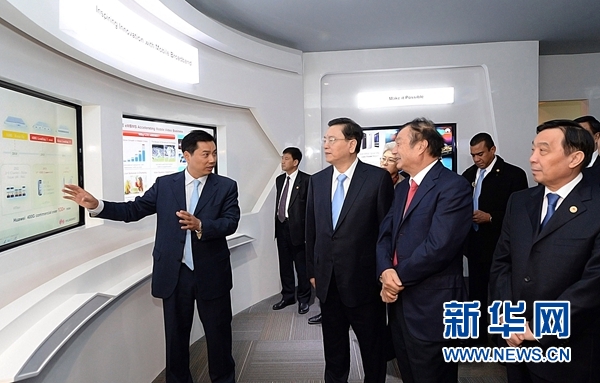 11月26日，正在墨西哥進行正式友好訪問的全國人大常委會委員長張德江在墨西哥城視察華為公司拉美北地區部。 新華社記者劉建生攝