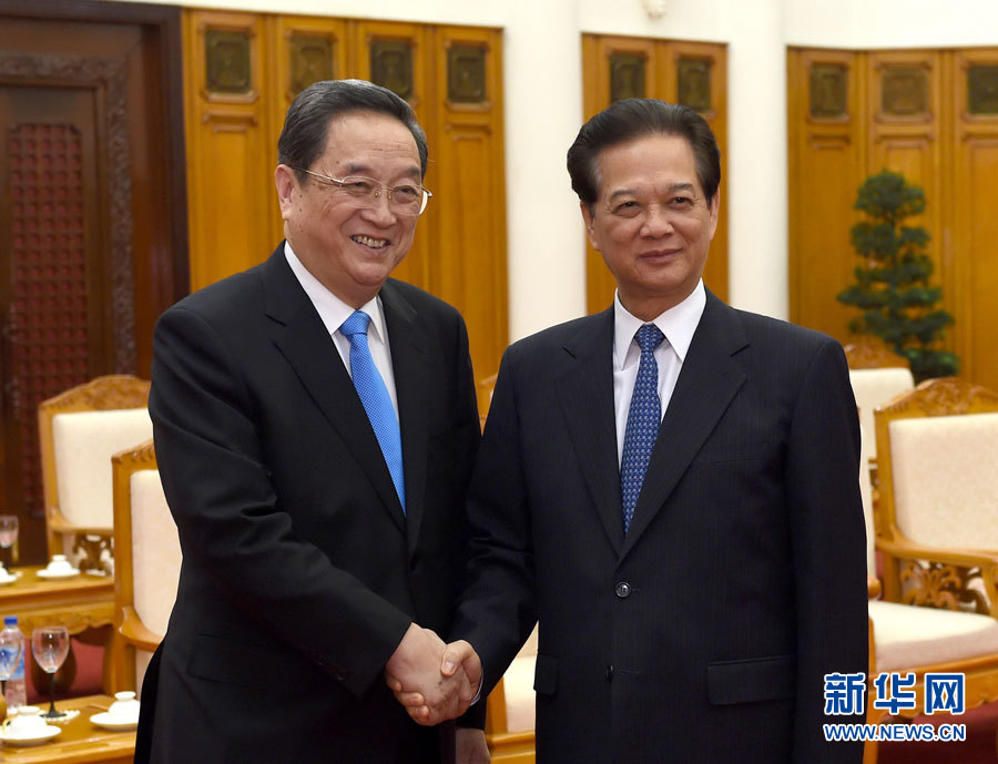 12月25日至27日，中共中央政治局常委、全國(guó)政協(xié)主席俞正聲對(duì)越南進(jìn)行正式訪(fǎng)問(wèn)。這是12月26日，俞正聲在河內(nèi)會(huì)見(jiàn)越南政府總理阮晉勇。 新華社記者馬占成攝