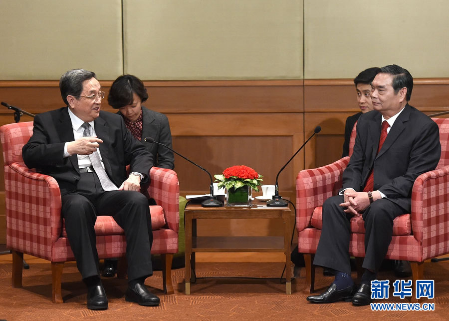 12月25日至27日，中共中央政治局常委、全國(guó)政協(xié)主席俞正聲對(duì)越南進(jìn)行正式訪(fǎng)問(wèn)。這是12月25日，俞正聲在河內(nèi)會(huì)見(jiàn)越共中央書(shū)記處常務(wù)書(shū)記黎鴻英。 新華社記者劉建生攝