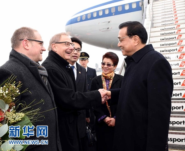 1月20日，中國國務院總理李克強抵達瑞士蘇黎世，出席達沃斯世界經濟論壇年會并對瑞士進行工作訪問。 新華社記者 饒愛民 攝 