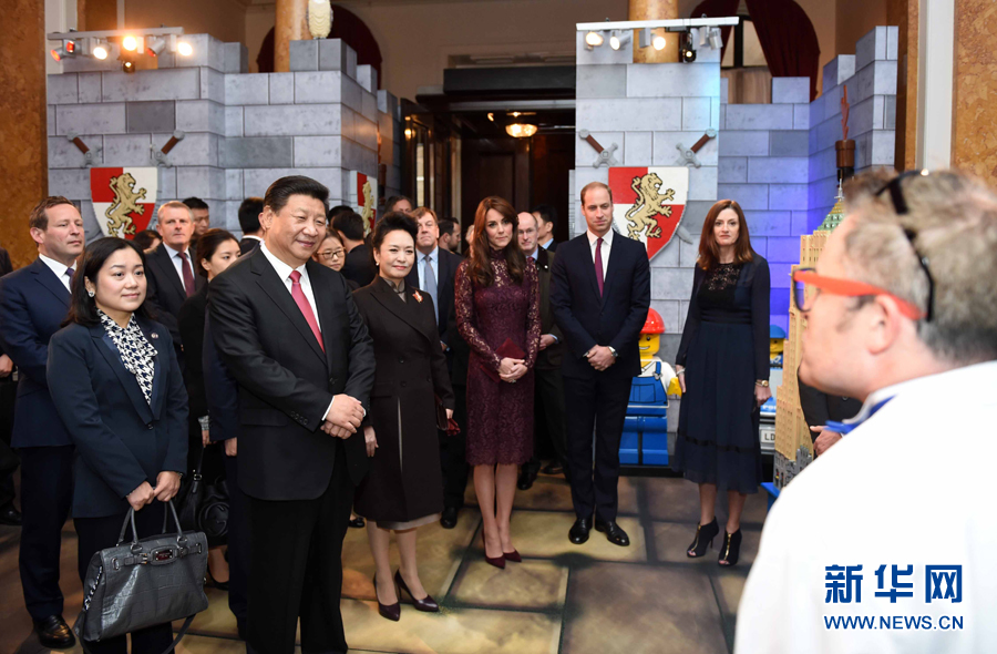 10月21日，國家主席習(xí)近平和夫人彭麗媛在英國威廉王子夫婦陪同下，出席在倫敦舉行的中英創(chuàng)意產(chǎn)業(yè)展。 新華社記者 張鐸 攝