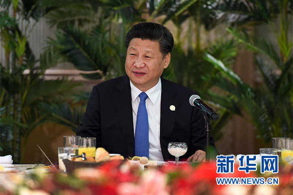 12月4日，國家主席習(xí)近平在約翰內(nèi)斯堡集體會見13位非洲國家領(lǐng)導(dǎo)人。 新華社記者 謝環(huán)馳 攝