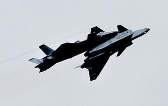 “殲-20，你不要飛得那么快……”